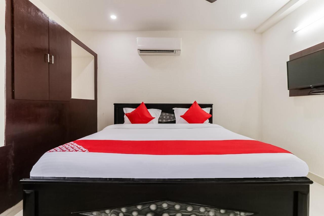 Oyo Victory Grand Hotel Tadepalle Exterior photo