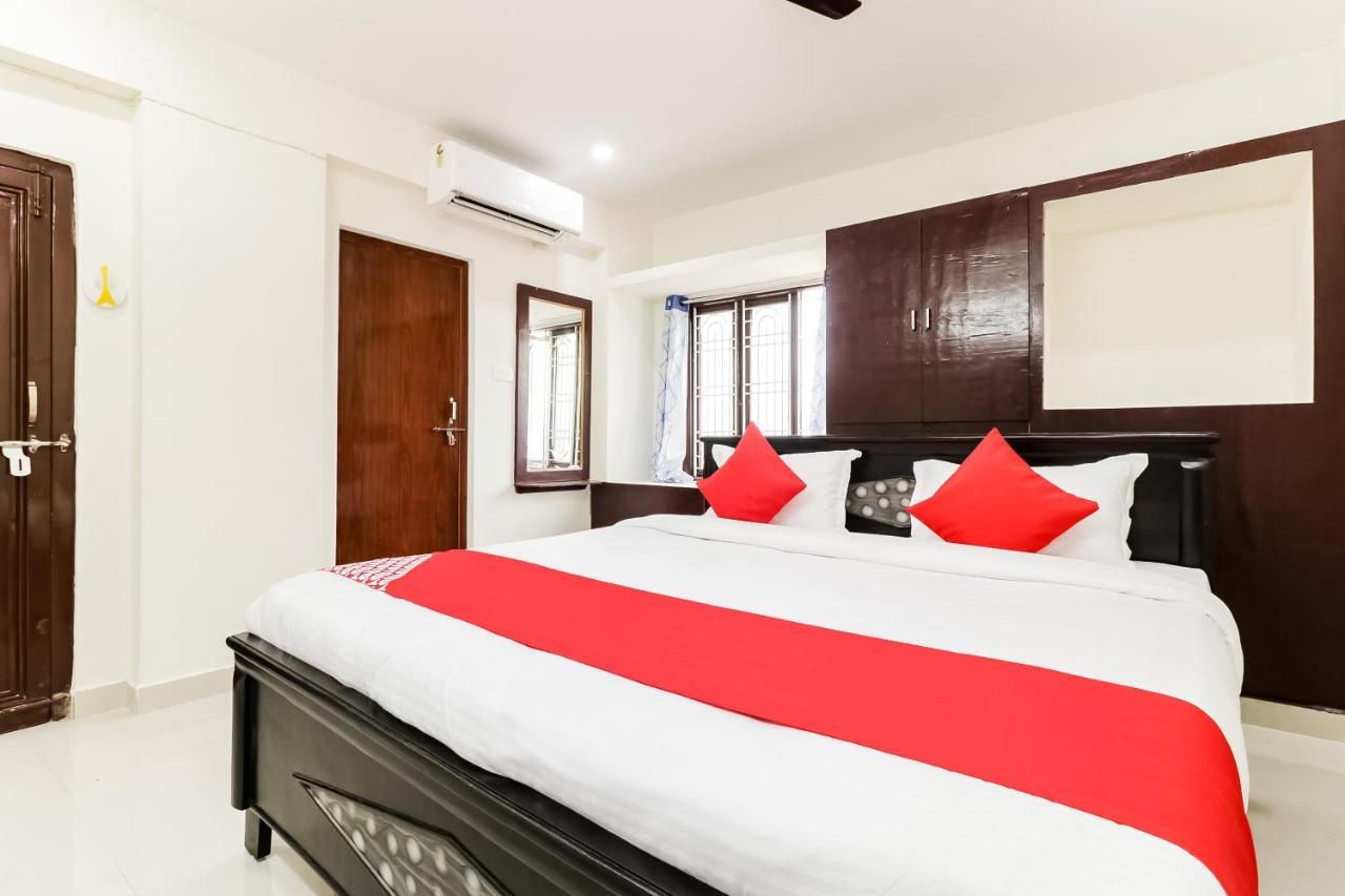 Oyo Victory Grand Hotel Tadepalle Exterior photo