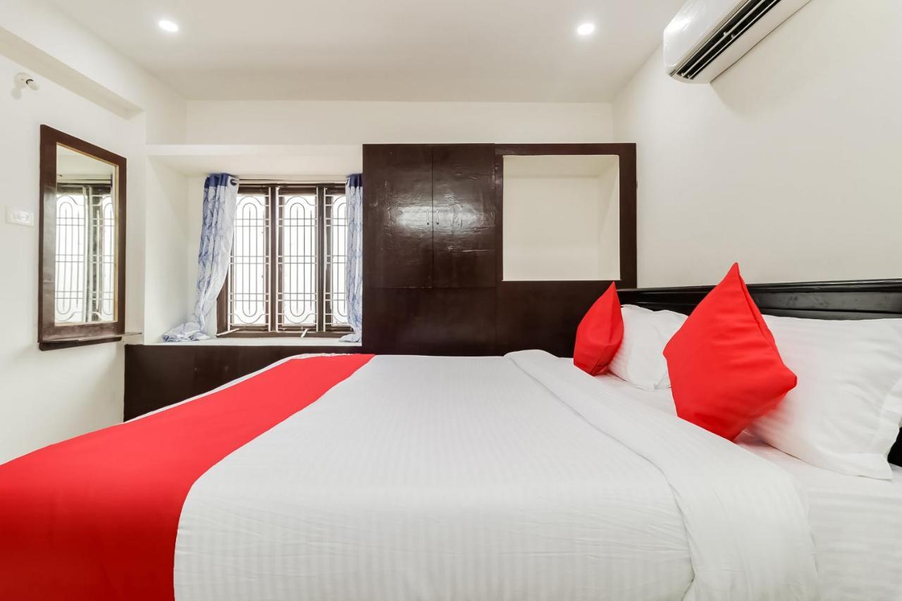 Oyo Victory Grand Hotel Tadepalle Exterior photo