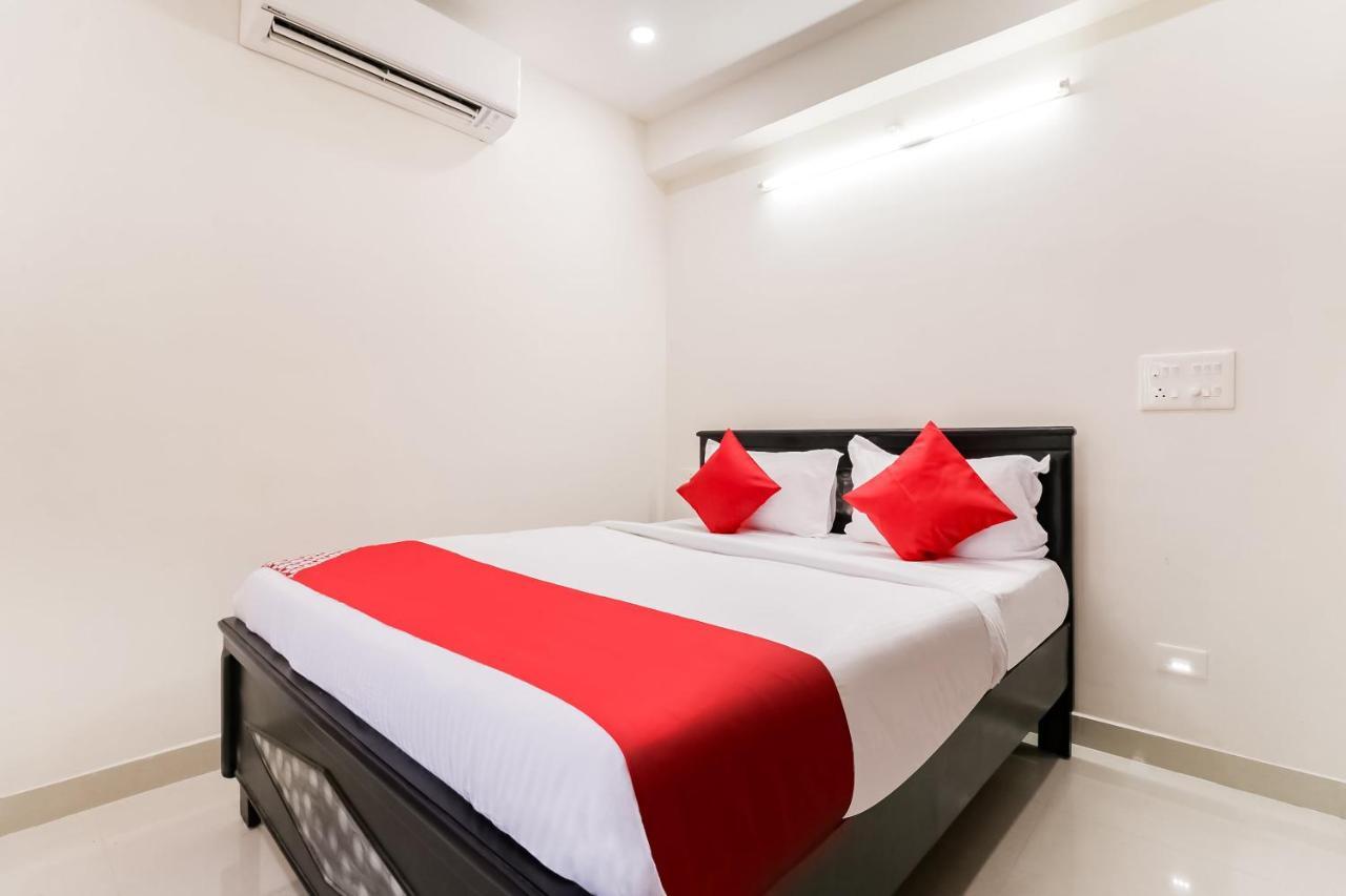 Oyo Victory Grand Hotel Tadepalle Exterior photo