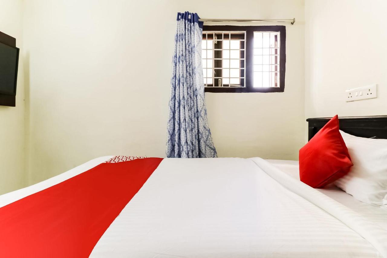 Oyo Victory Grand Hotel Tadepalle Exterior photo