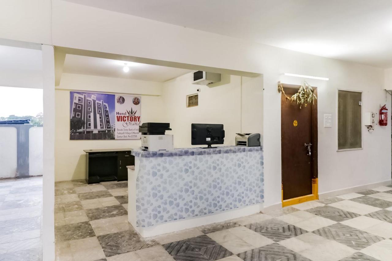 Oyo Victory Grand Hotel Tadepalle Exterior photo