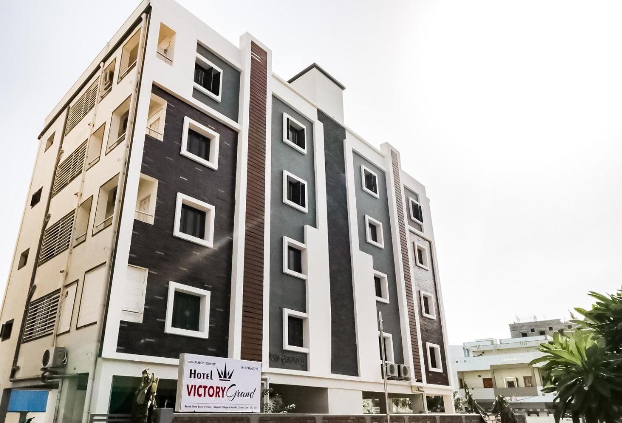 Oyo Victory Grand Hotel Tadepalle Exterior photo