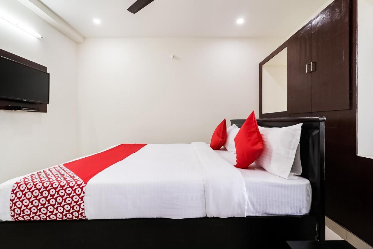 Oyo Victory Grand Hotel Tadepalle Exterior photo