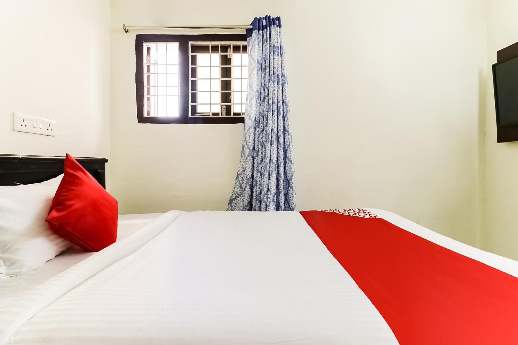 Oyo Victory Grand Hotel Tadepalle Exterior photo
