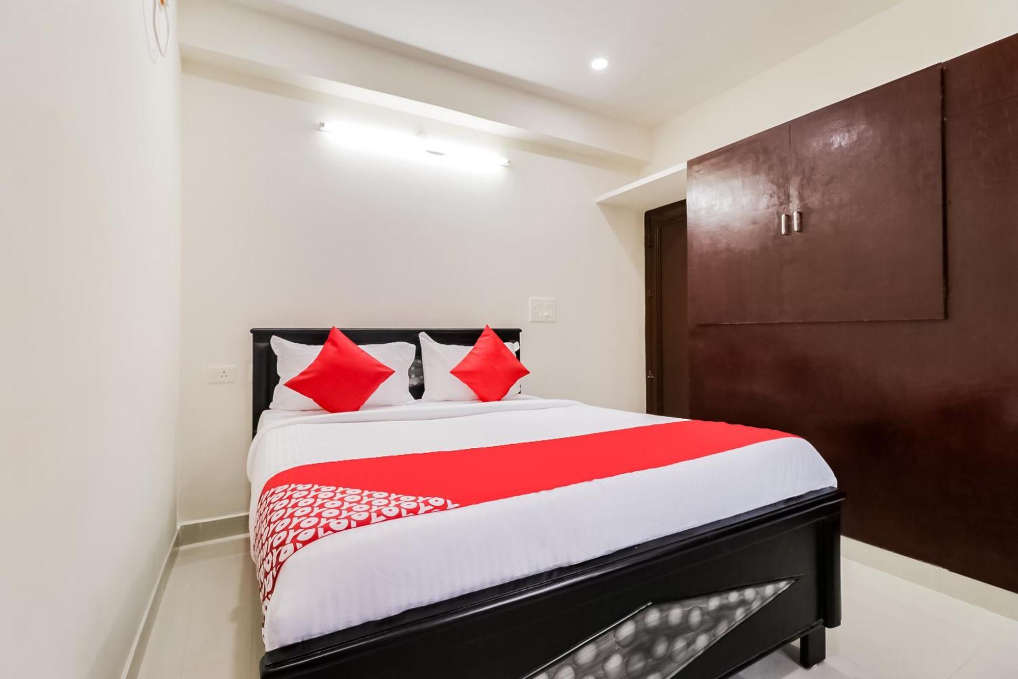 Oyo Victory Grand Hotel Tadepalle Exterior photo