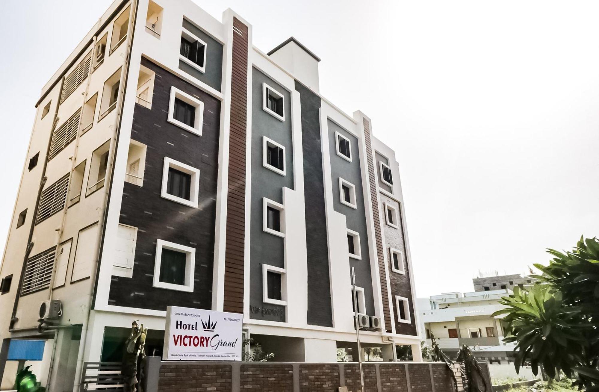 Oyo Victory Grand Hotel Tadepalle Exterior photo
