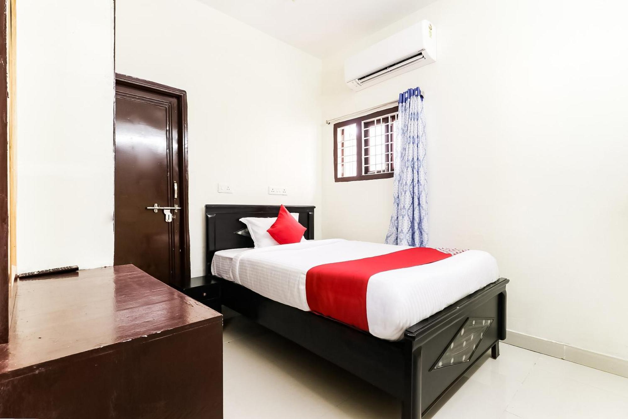 Oyo Victory Grand Hotel Tadepalle Exterior photo